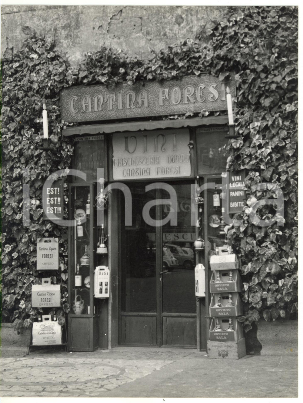 Fotografia d epoca originale 1970 ORVIETO Piazza del Duomo  Ingresso cantina FORESI Foto VINTAGE 18x24 1