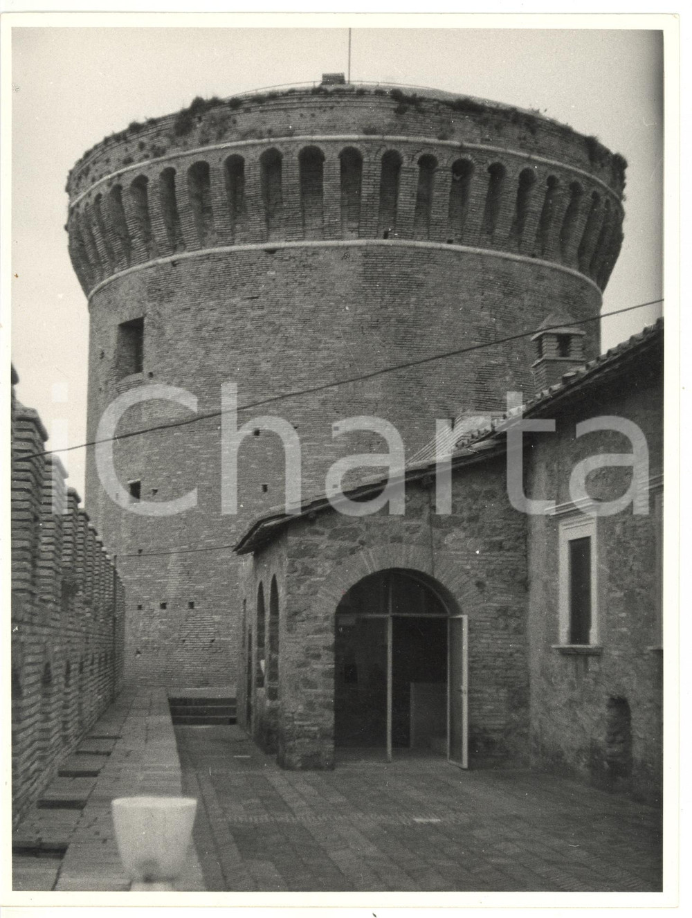 Fotografia d epoca originale 1971 OSTIA ANTICA Torrione della Rocca Foto VINTAGE 18x24 1