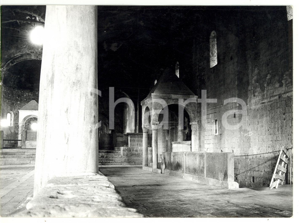 Fotografia d epoca originale 1973 TUSCANIA VT Ciborio della Cripta di San Pietro Foto VINTAGE 18x13 1
