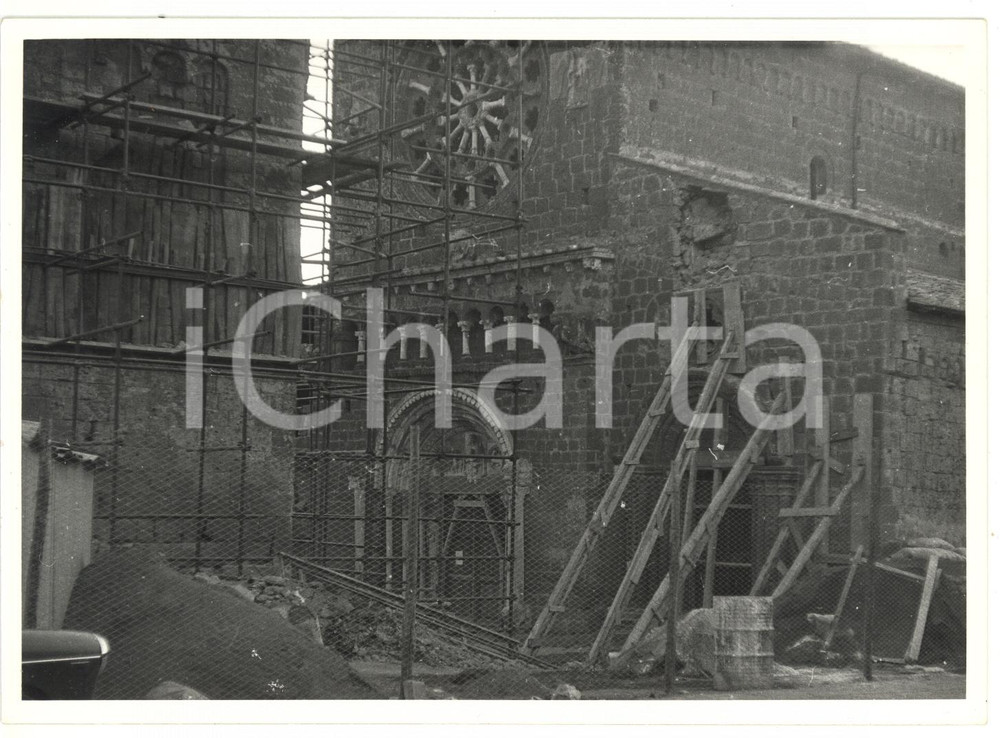 Fotografia d epoca originale 1971 TERREMOTO DI TUSCANIA Chiesa di Santa Maria Maggiore in restauro  Foto 1