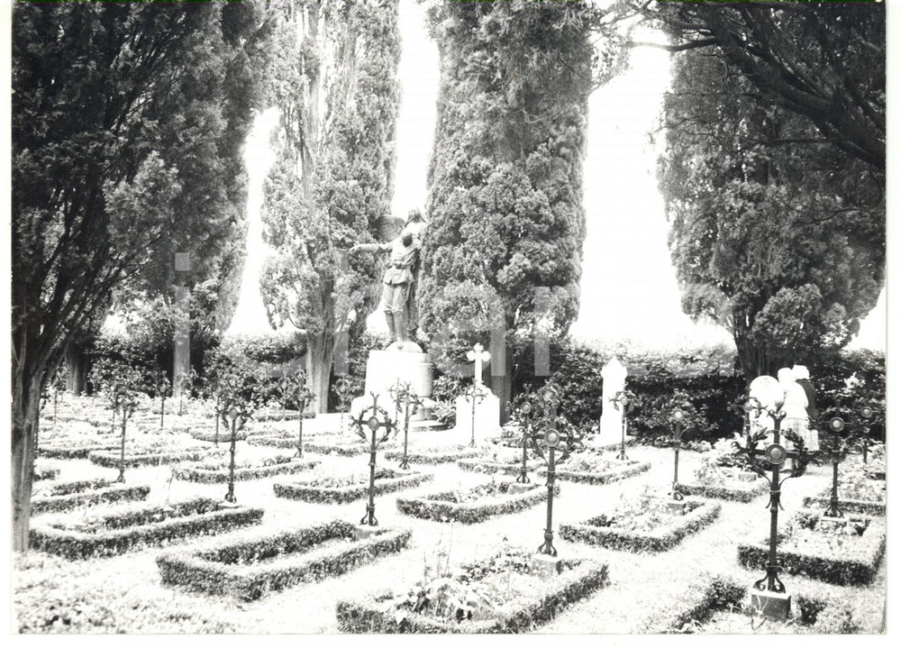 Fotografia d epoca originale 1979 AQUILEIA UD Cimitero degli Eroi  Lâ€™angelo della caritÃ  Foto 18x13 1