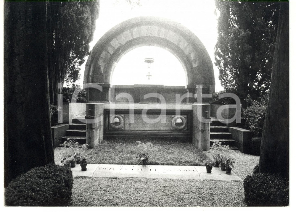 Fotografia d epoca originale 1979 AQUILEIA UD Cimitero degli Eroi  Tomba del Milite Ignoto Foto 18x13 1