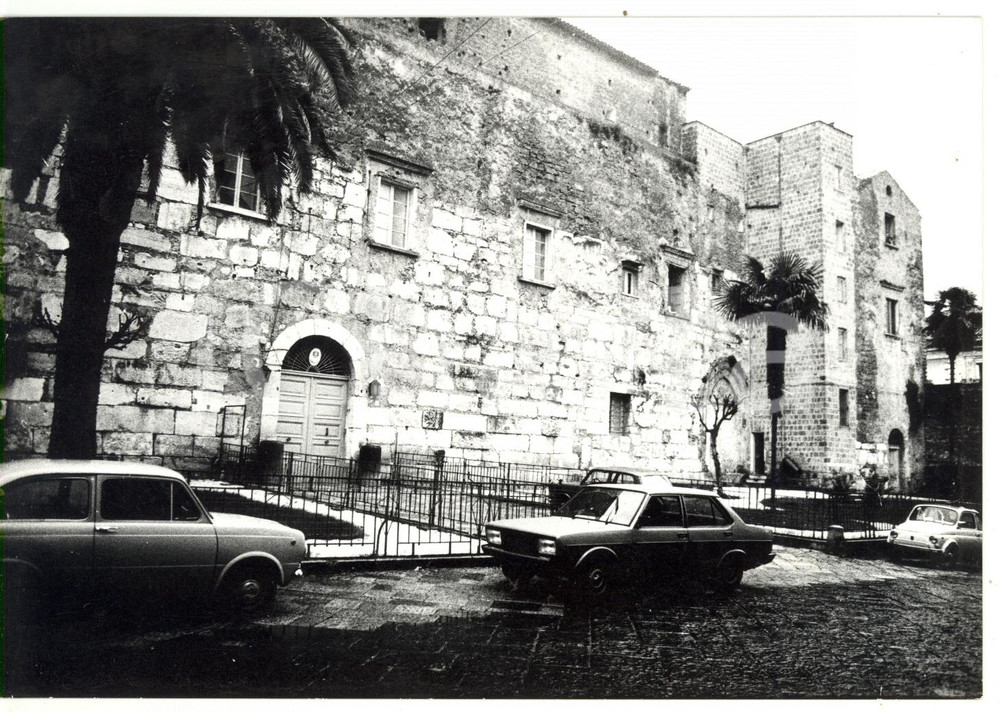 Fotografia d epoca originale 1979 CAPUA Castello delle Pietre  Auto parcheggiate all ingresso Foto 18x13 1