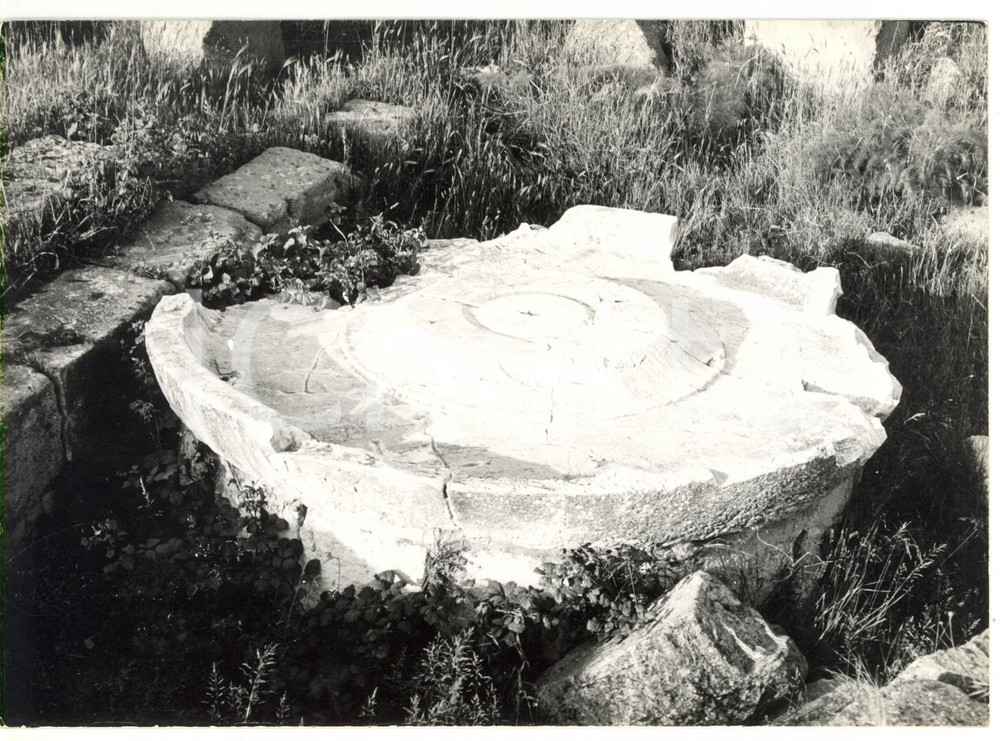 Fotografia d epoca originale 1976 TARQUINIA VT Civita etrusca  Fontana della Regina Foto VINTAGE 18x13 1