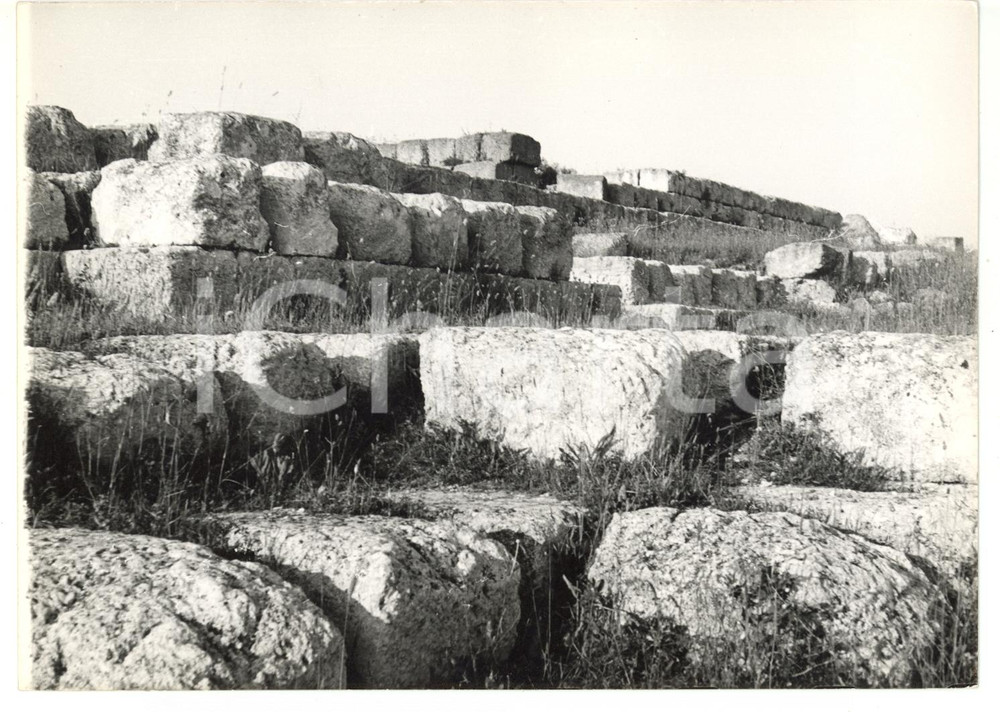 Fotografia d epoca originale 1976 TARQUINIA VT Ara della Regina  Basamento di un antico tempio Foto 18x13 1