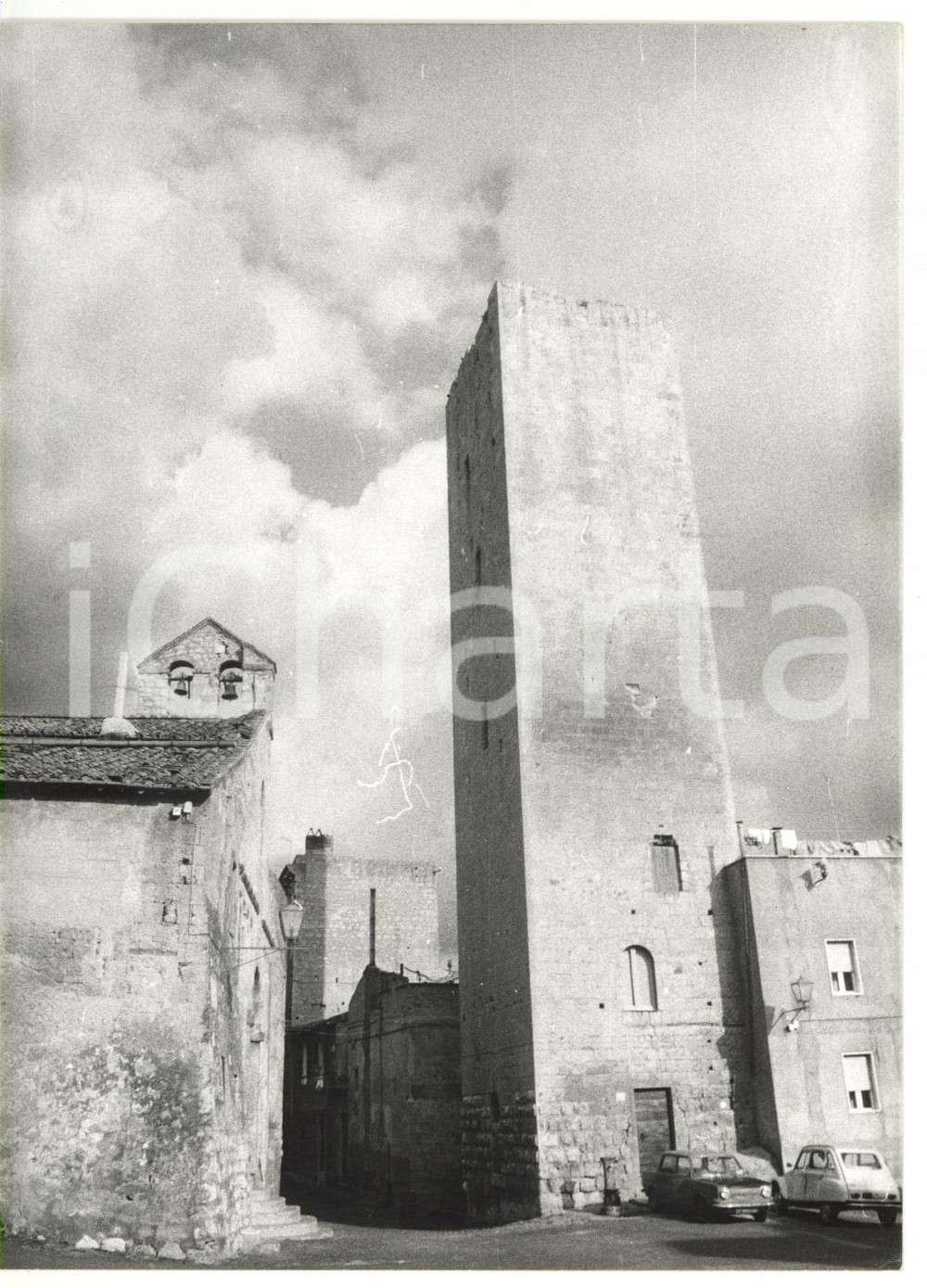 Fotografia d epoca originale 1981 TARQUINIA VT Piazza San Martino  Veduta della torre Foto VINTAGE 13x18 1