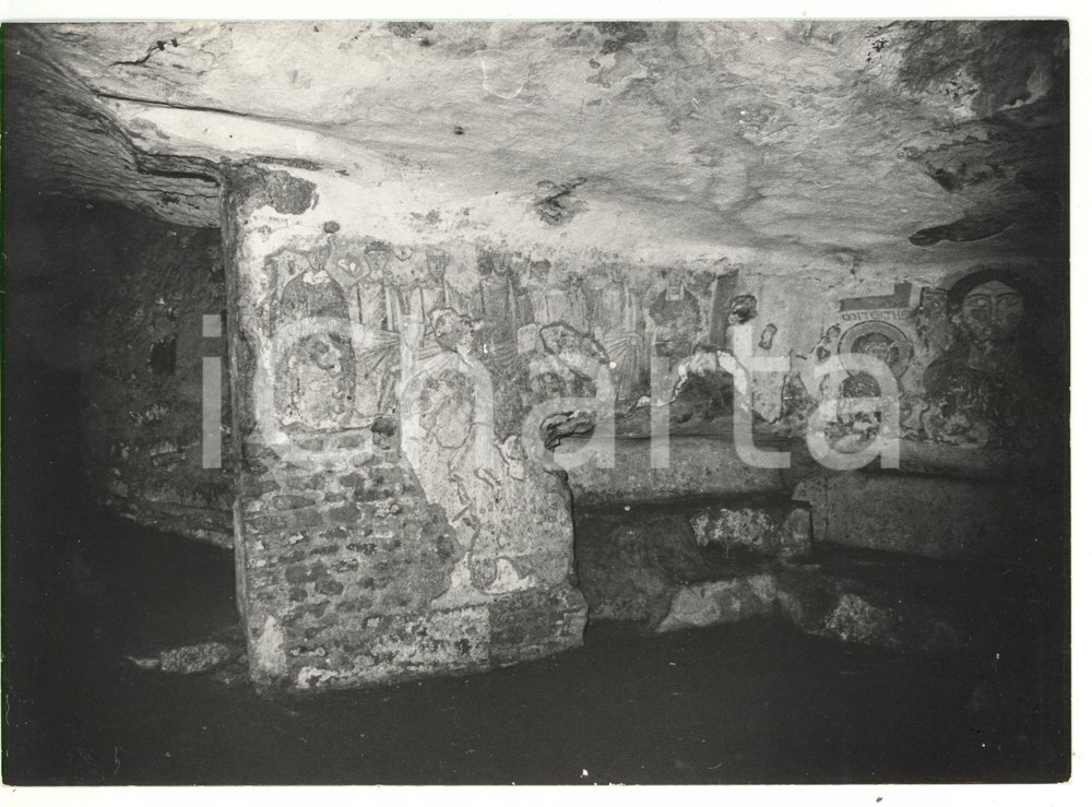 1979 ALBANO LAZIALE (RM) Veduta delle Catacombe di San Senatore - Foto 18x13 Fotografia con didascalia al verso. CONDIZIONI: G (ma lievi sovraimpressioni)FORMATO: 18x13 cm  originale e autentica 1