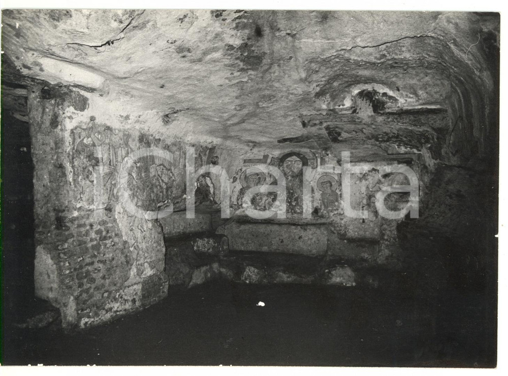 1979 ALBANO LAZIALE (RM) Veduta delle Catacombe di San Senatore *Foto 18x13 Fotografia con didascalia al verso. CONDIZIONI: G (ma lievi sovraimpressioni)FORMATO: 18x13 cm  originale e autentica 1