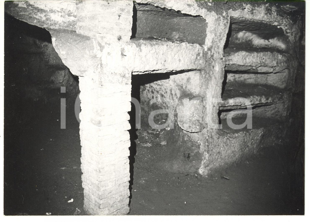 Fotografia d epoca originale 1979 ALBANO LAZIALE RM Catacombe di San Senatore  Interni Foto 18x13 cm 1