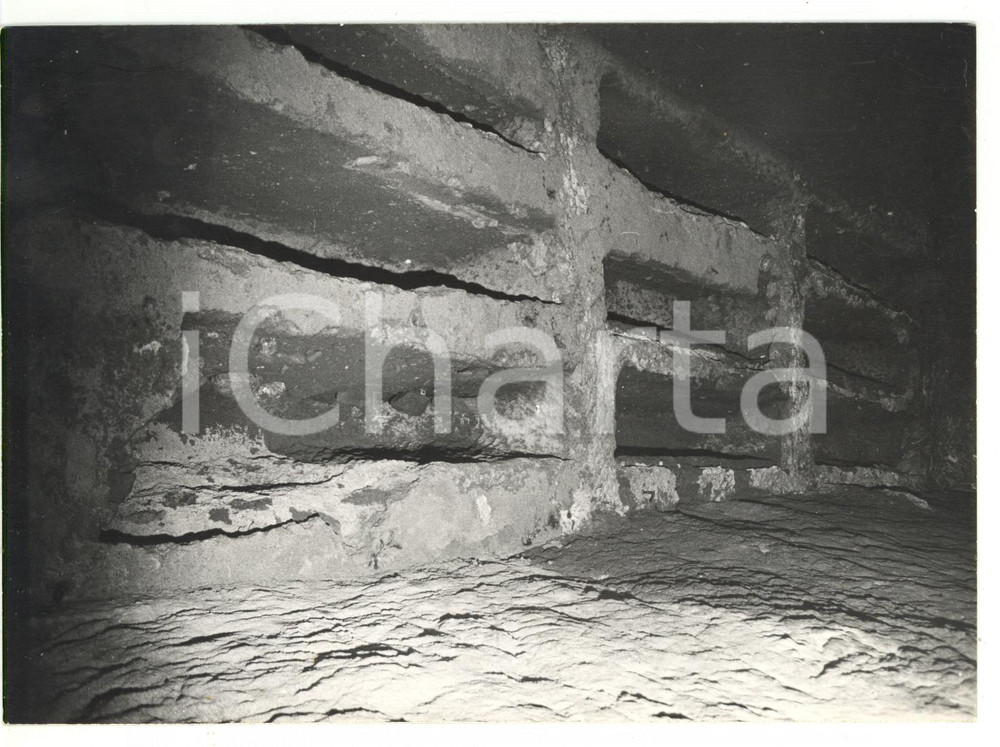 Fotografia d epoca originale 1979 ALBANO LAZIALE RM Catacombe di San Senatore  Interni  Foto 18x13 cm 1