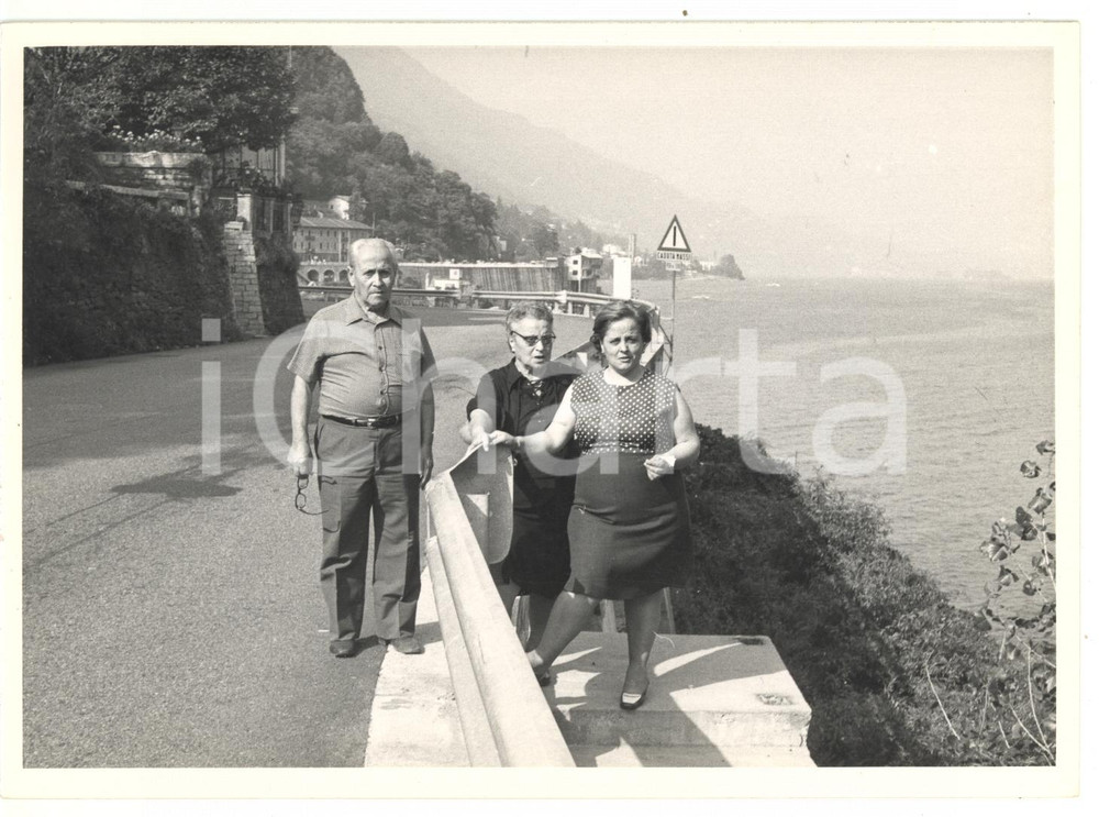 Fotografia d epoca originale 1972 VALICO DI PIAGGIO VALMARA Ritratto di famiglia Foto VINTAGE 18x13 cm 1