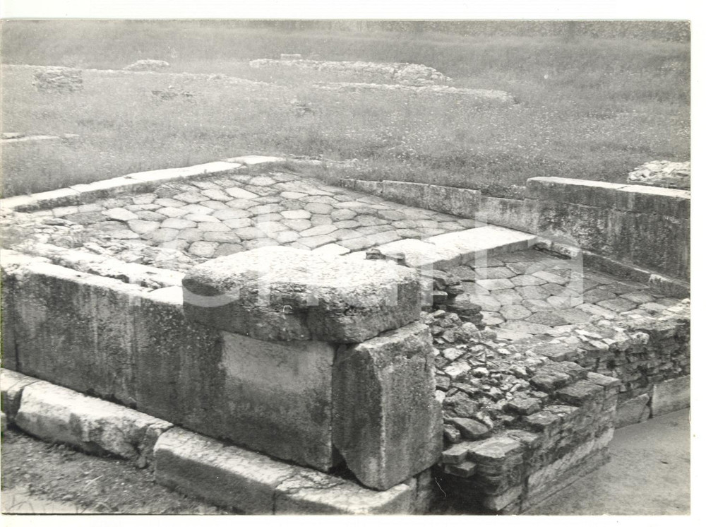 Fotografia d epoca originale 1979 AQUILEIA Area archeologica  Complesso case romane e oratori paleocristiani 1