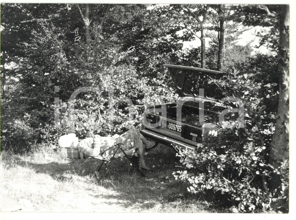 Fotografia d epoca originale 1981 COLLA DI CASOTTO CN Siesta nel bosco Foto VINTAGE 18x13 cm 1