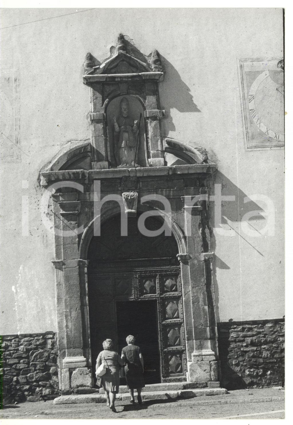 Fotografia d epoca originale 1981 JAUSIERS FRANCE Arrivo in chiesa Foto ANIMATA 13x18 cm 1