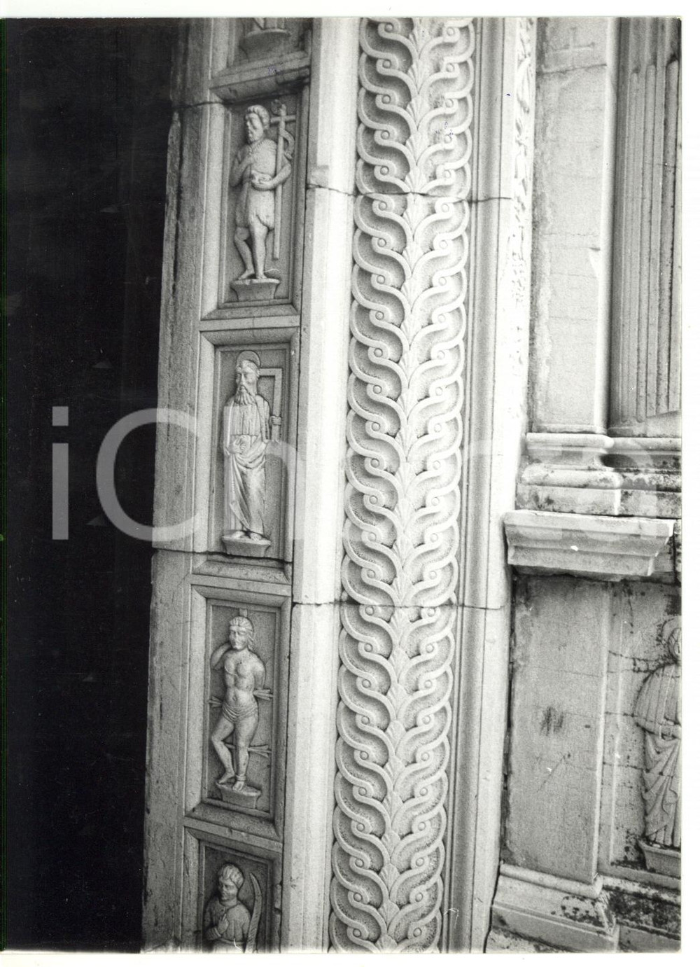 Fotografia d epoca originale 1978 VISSO  SANTUARIO DI MACERETO MC Dettaglio del portale Foto 13x18 cm 1