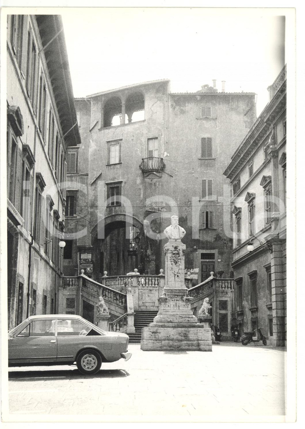 Fotografia d epoca originale 1974 SPOLETO PG Scorcio di Piazza Pianciani Foto VINTAGE 13x18 cm 1