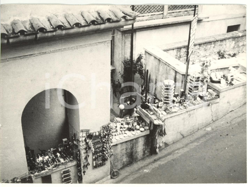 Fotografia d epoca originale 1976 CASCIA Bancarelle lungo la strada  Fotografia VINTAGE 18x13 cm 1
