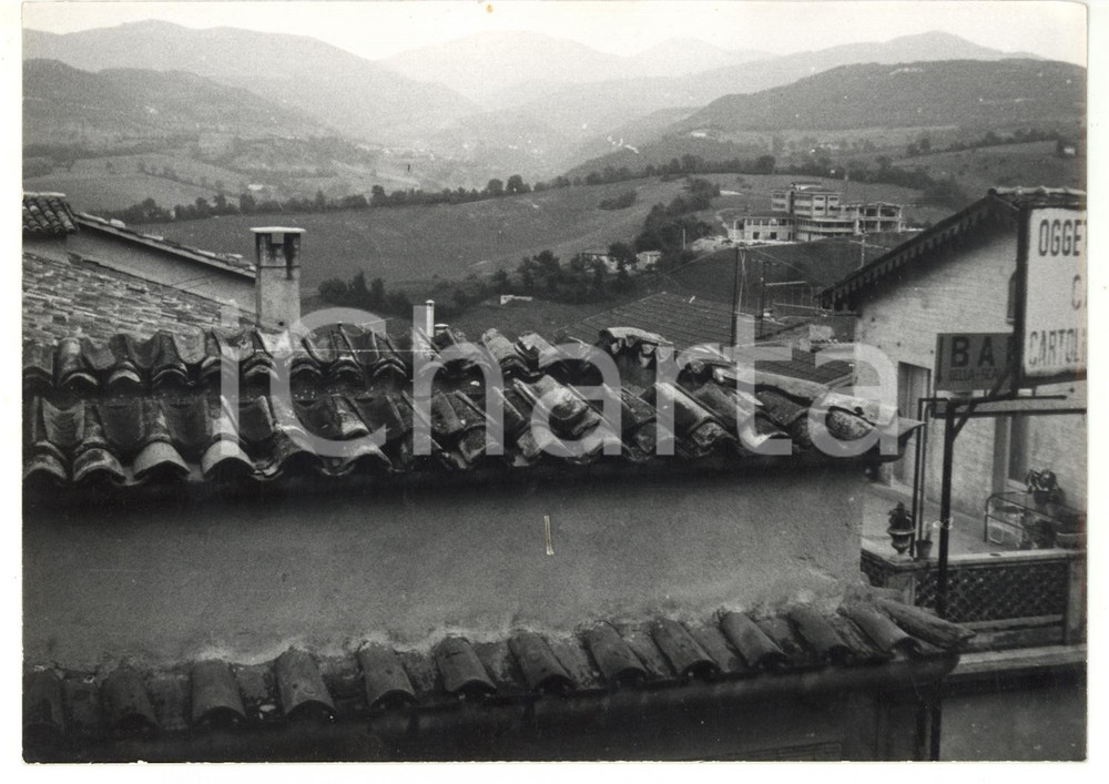 Fotografia d epoca originale 1976 CASCIA Scorcio della campagna fra i tetti delle case  Foto VINTAGE 18x13 1