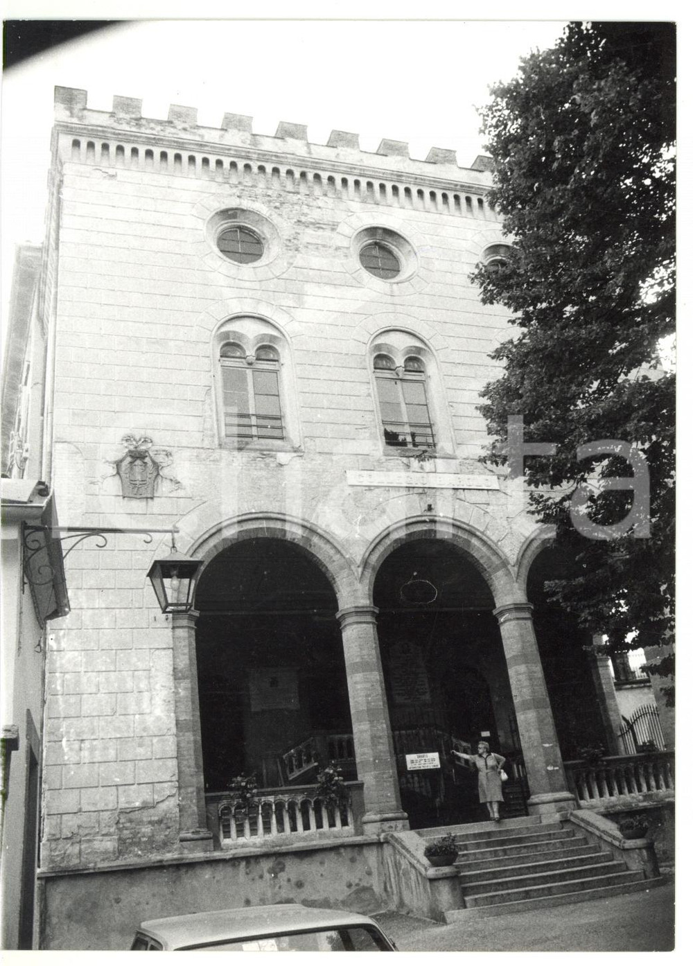 Fotografia d epoca originale 1981 BAROLO CN Scorcio del Castello Comunale Falletti  Foto ANIMATA 13x18 cm 1