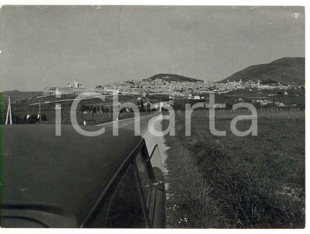 Fotografia d epoca originale 1977 ASSISI PG Veduta panoramica della cittÃ  vista da un auto Foto VINTAGE 1