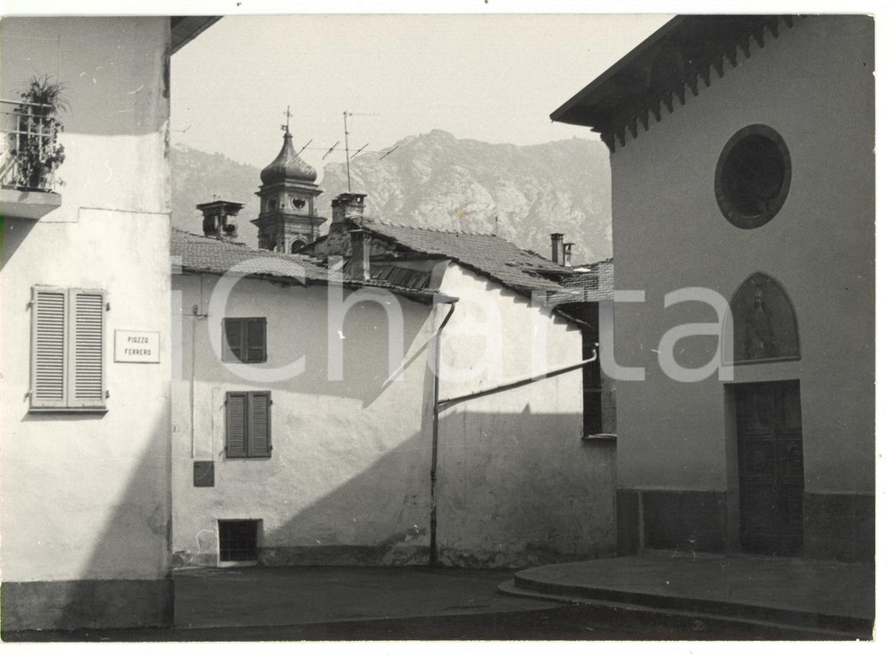 Fotografia d epoca originale 1974 SANFRONT CN Piazza Ferrero  Scorcio caratteristico Foto VINTAGE 18x13 1