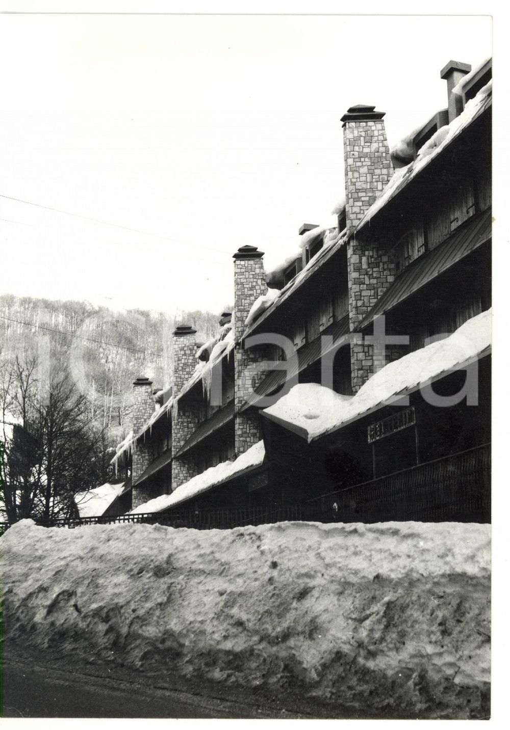 Fotografia d epoca originale 1981 RIETI  PIAN DE  VALLI Gelateria nella zona residenziale Foto 13x18 cm 1