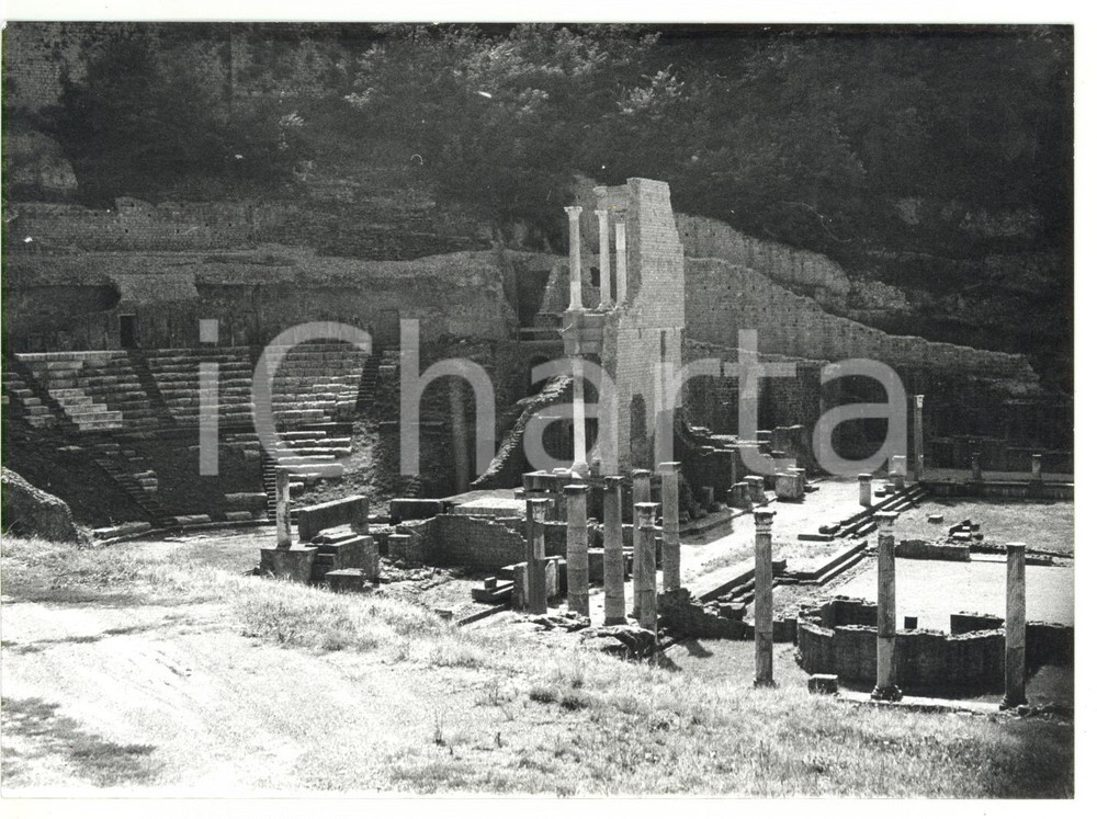 Fotografia d epoca originale 1981 VOLTERRA PI Resti del teatro romano  Veduta del proscenio Foto 18x13 1