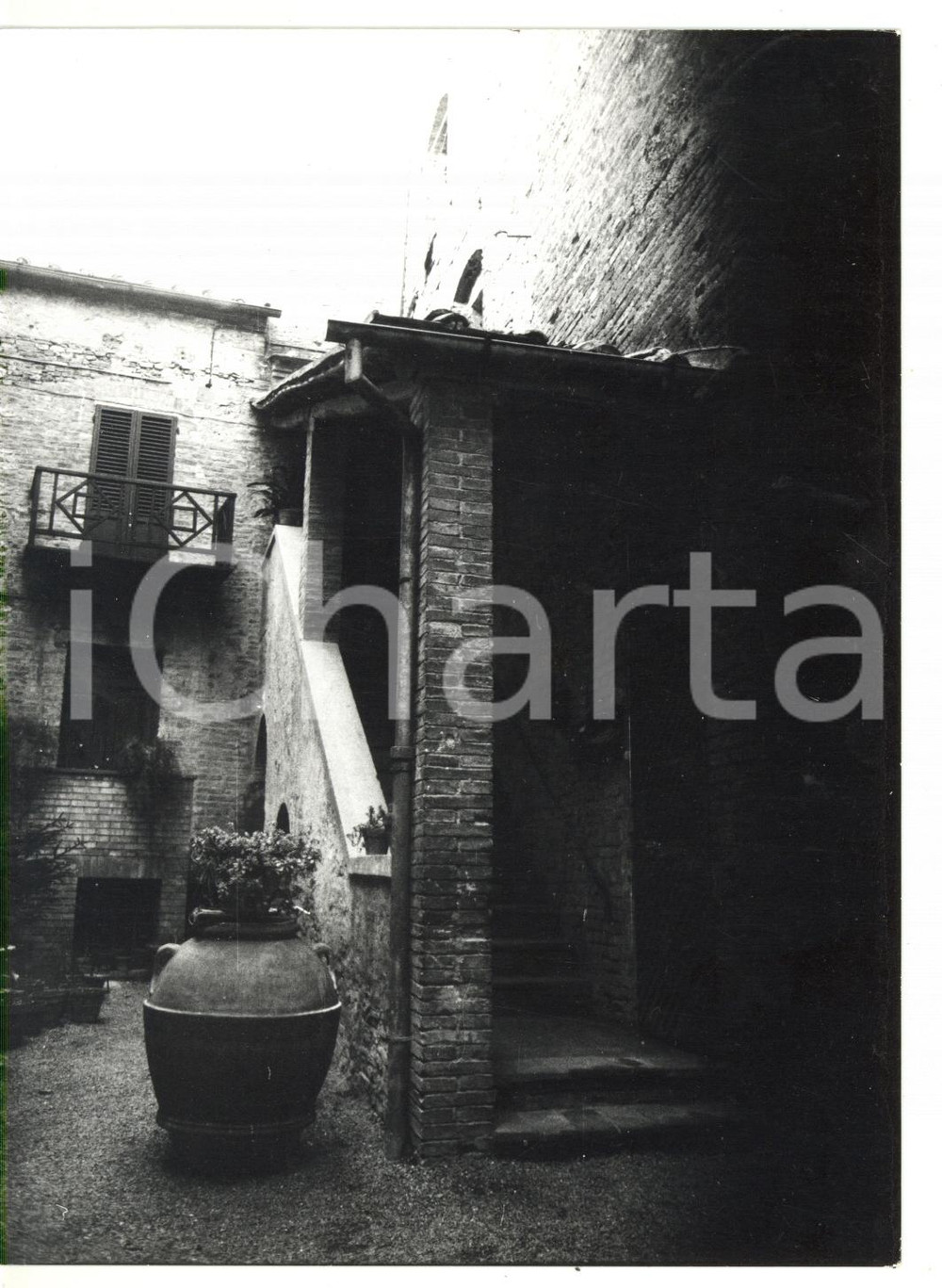 Fotografia d epoca originale 1979 SAN GIMIGNANO Via San Matteo  Cortile di un abitazione Foto 13x18 cm 1