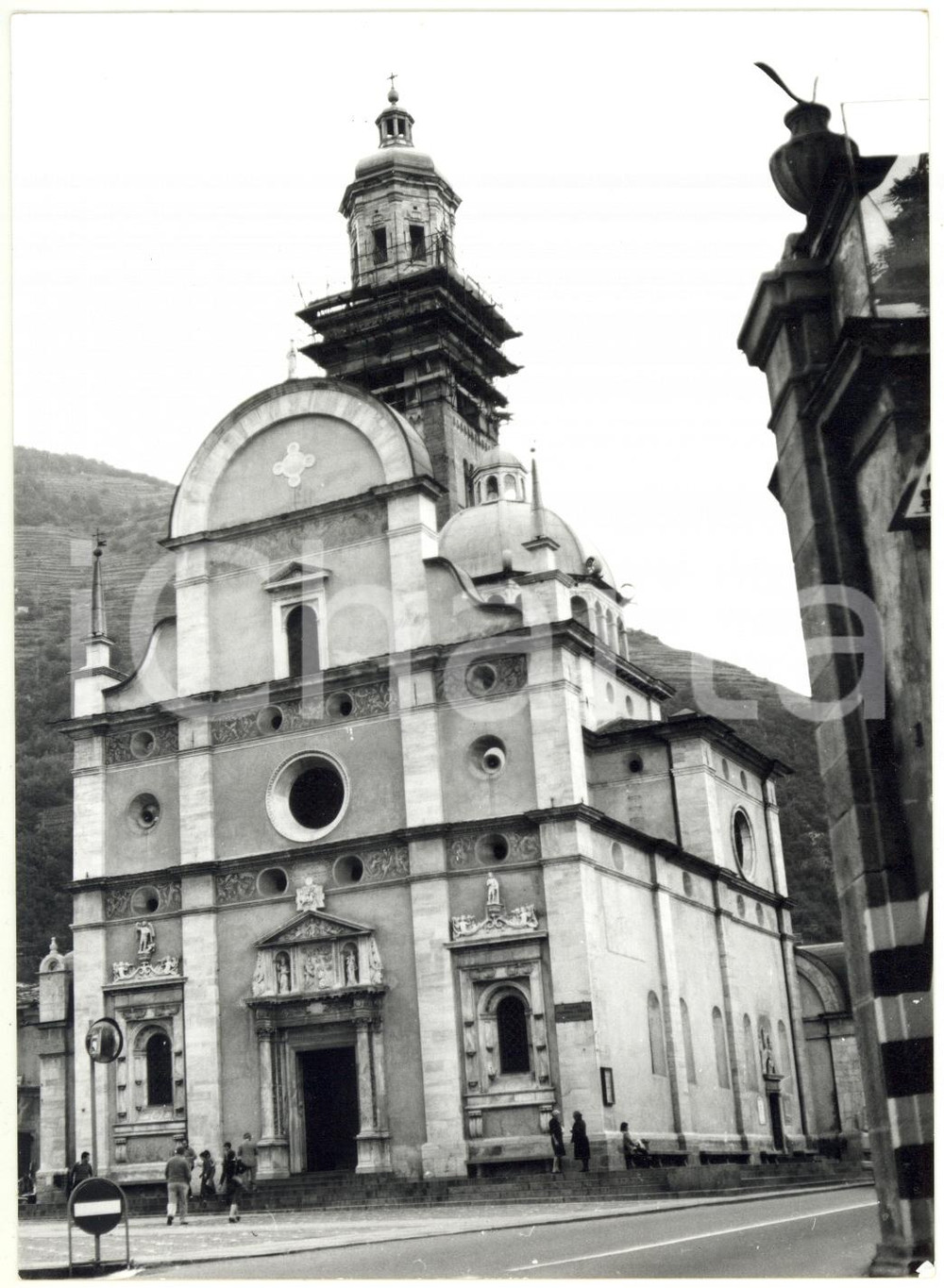 Fotografia d epoca originale 1977 TIRANO Facciata rinascimentale del Santuario della Madonna di Tirano Foto 1