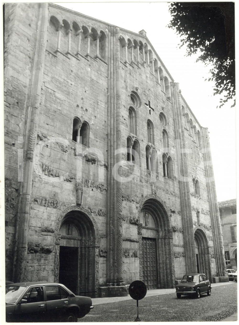 Fotografia d epoca originale 1976 PAVIA Basilica di San Michele Maggiore  Scorcio della facciata Foto 1