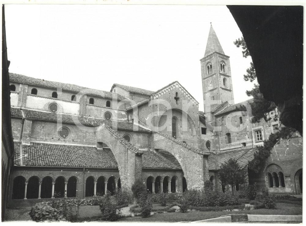 Fotografia d epoca originale 1981 STAFFARDA DI REVELLO CN Abbazia di Santa Maria  Il chiostro Foto 18x13 1