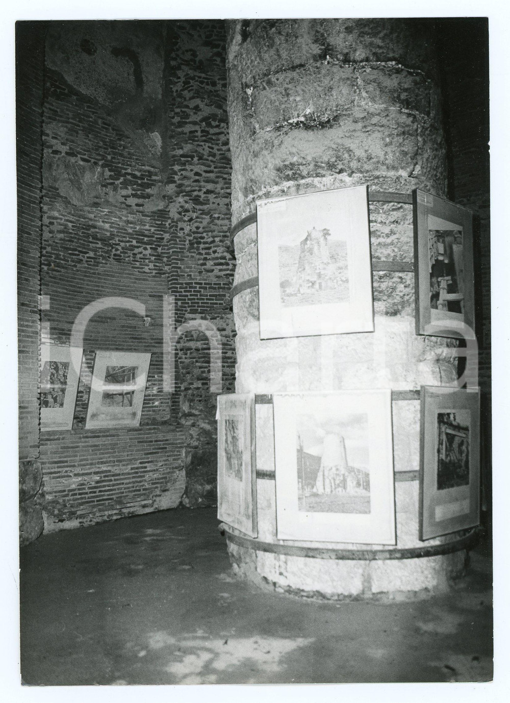 Fotografia d epoca originale 1976 FORMIA Mostra fotografica nella Tomba di Cicerone  Foto 13x17 cm 1