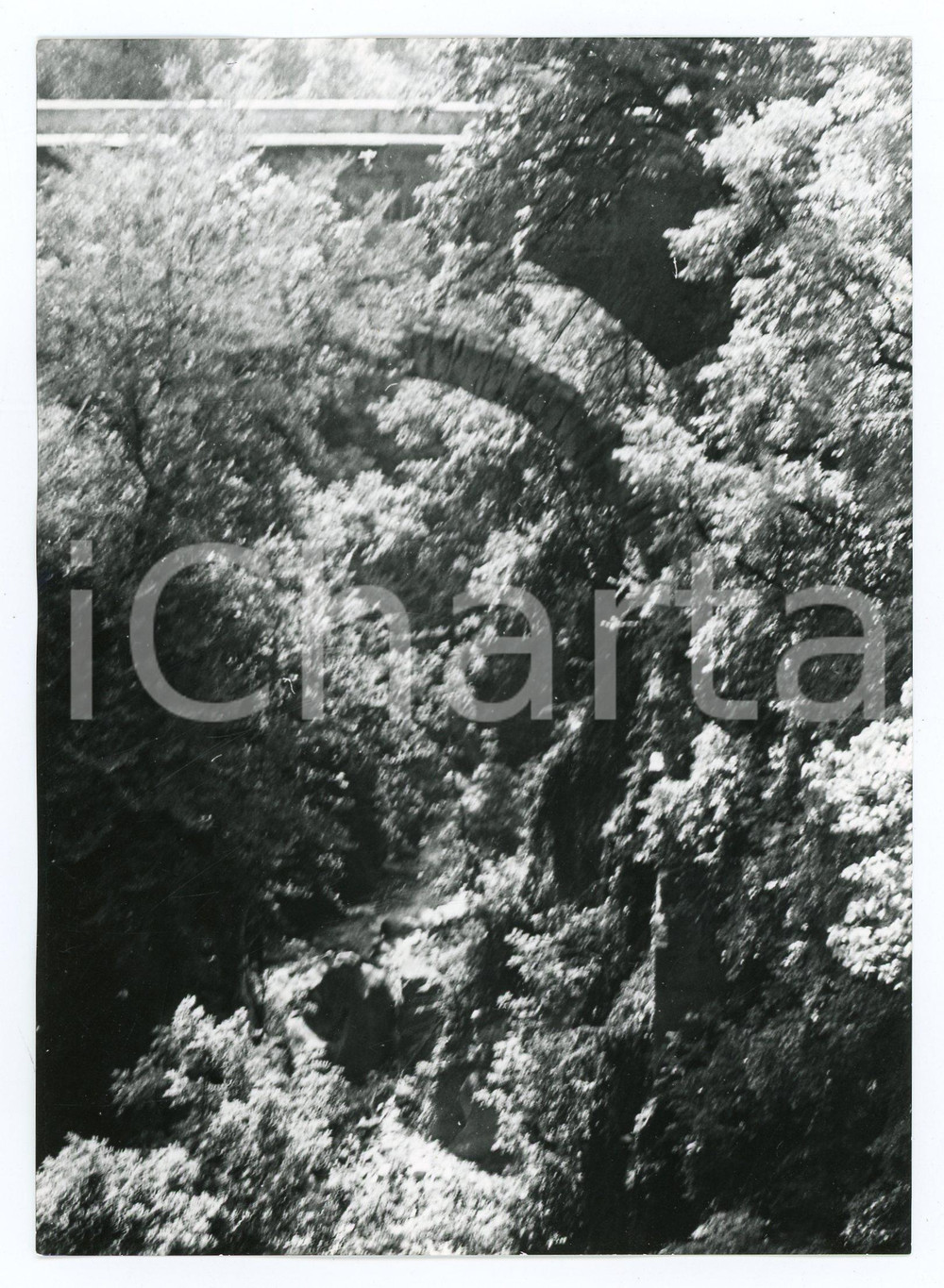 Fotografia d epoca originale 1976 CHATILLON AO Scorcio con ponte romano  Foto 13x17 cm 1