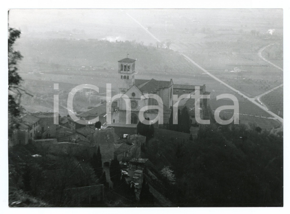 Fotografia d epoca originale 1977 ASSISI Basilica di San Francesco vista dalla Rocca Maggiore  Foto 17x13 cm 1