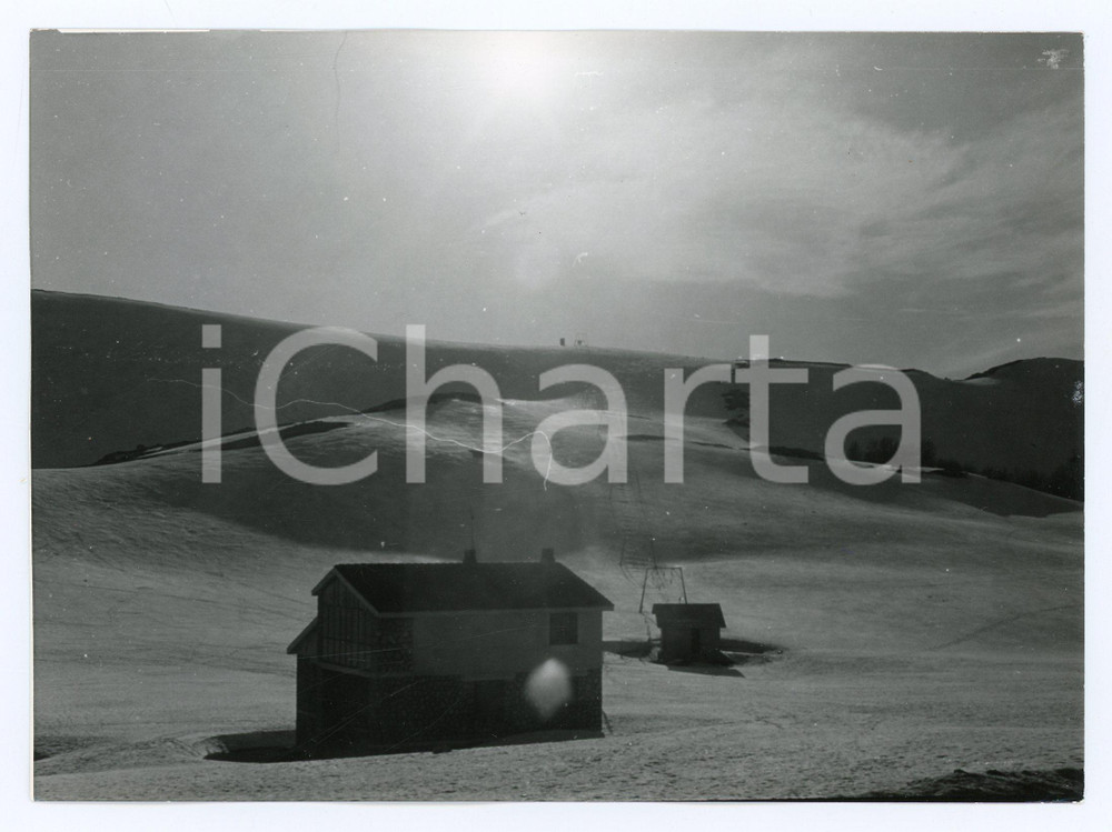 1977 FILETTINO LocalitÃ  CAMPO STAFFI Seggiovia e rifugio - Foto 17x13 cm Fotografia d'epoca con didascalia al verso.  POOR/danneggiato Lievi smussature agli angoli, difetti di stampa Formato: 17x13 cm originale e autentica 1