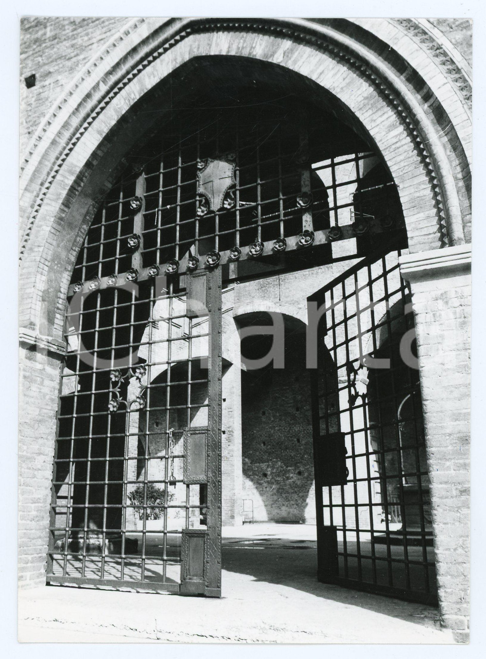 Fotografia d epoca originale 1977 BOLOGNA Ingresso di Palazzo Re Enzo  Foto 13x17 cm 1