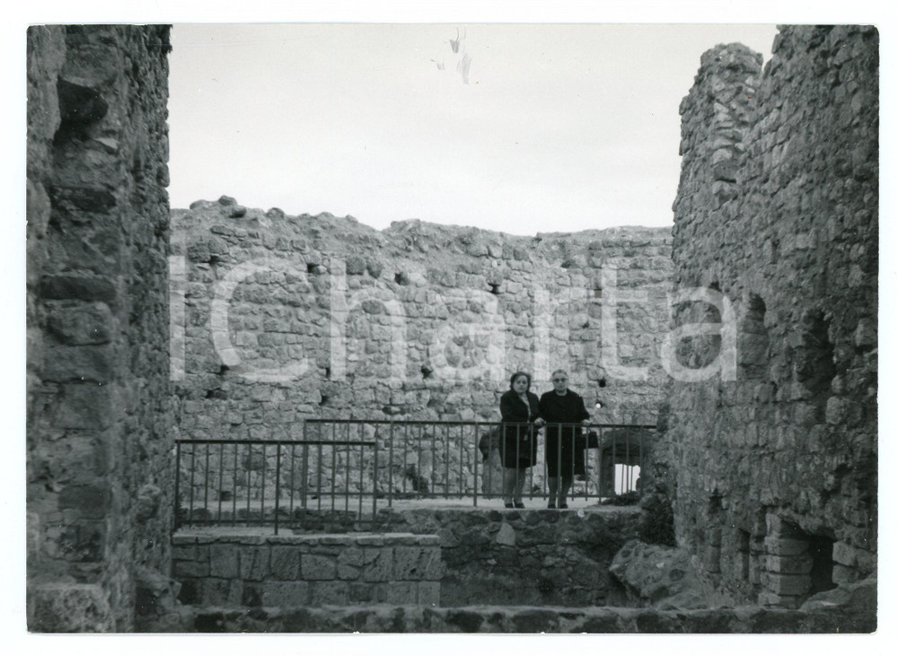 1970 TOLFA Turiste visitano la Rocca dei Frangipane - Foto 17x13 cm