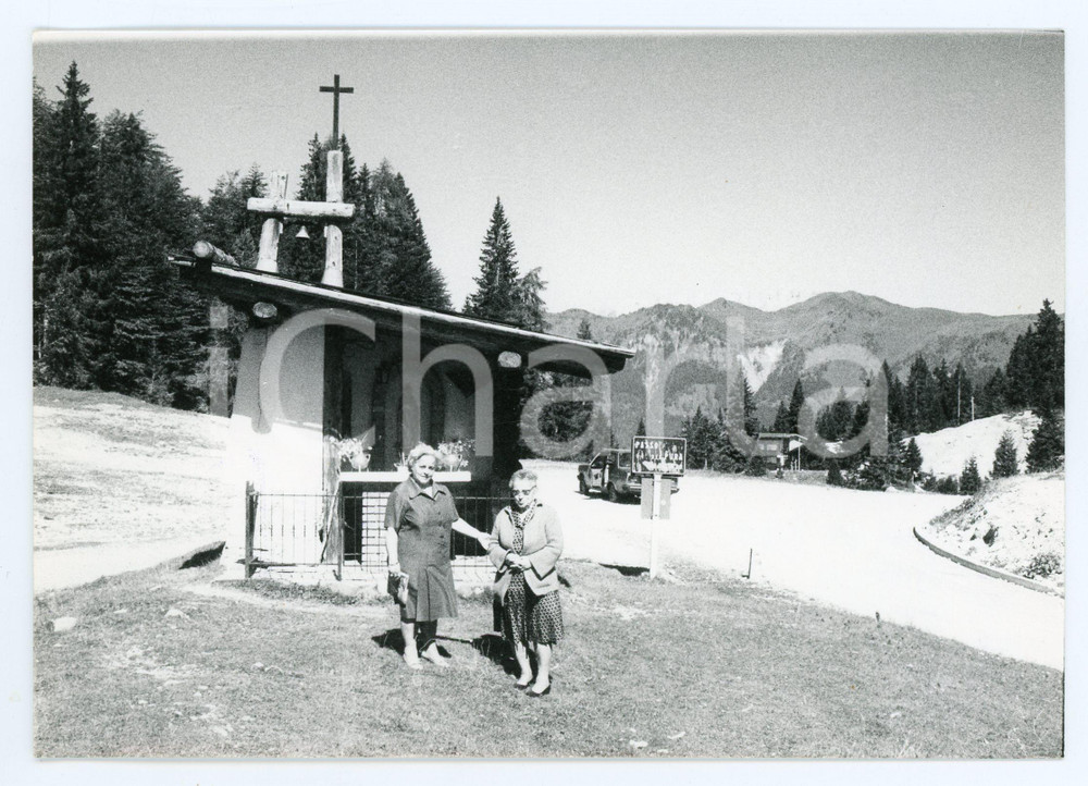 Fotografia d epoca originale 1979 ALPI CARNICHE Turiste al PASSO DEL PURA Foto 17x13 cm 1