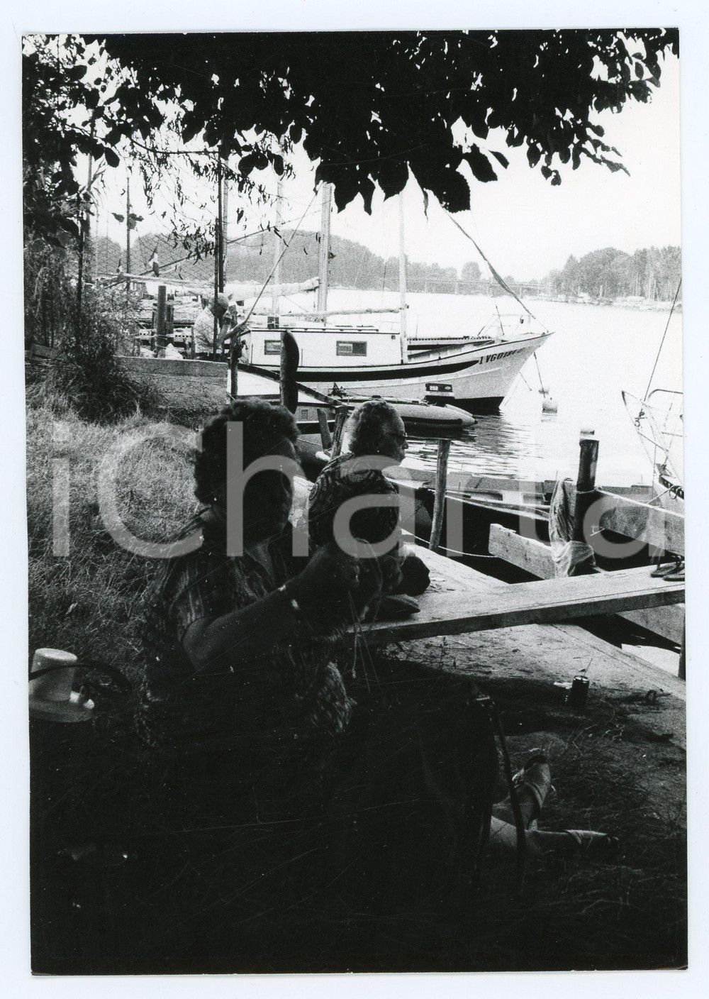 Fotografia d epoca originale 1980 BOCCA DI MAGRA Turiste alla foce del Fiume Magra   Foto 13x17 cm 1
