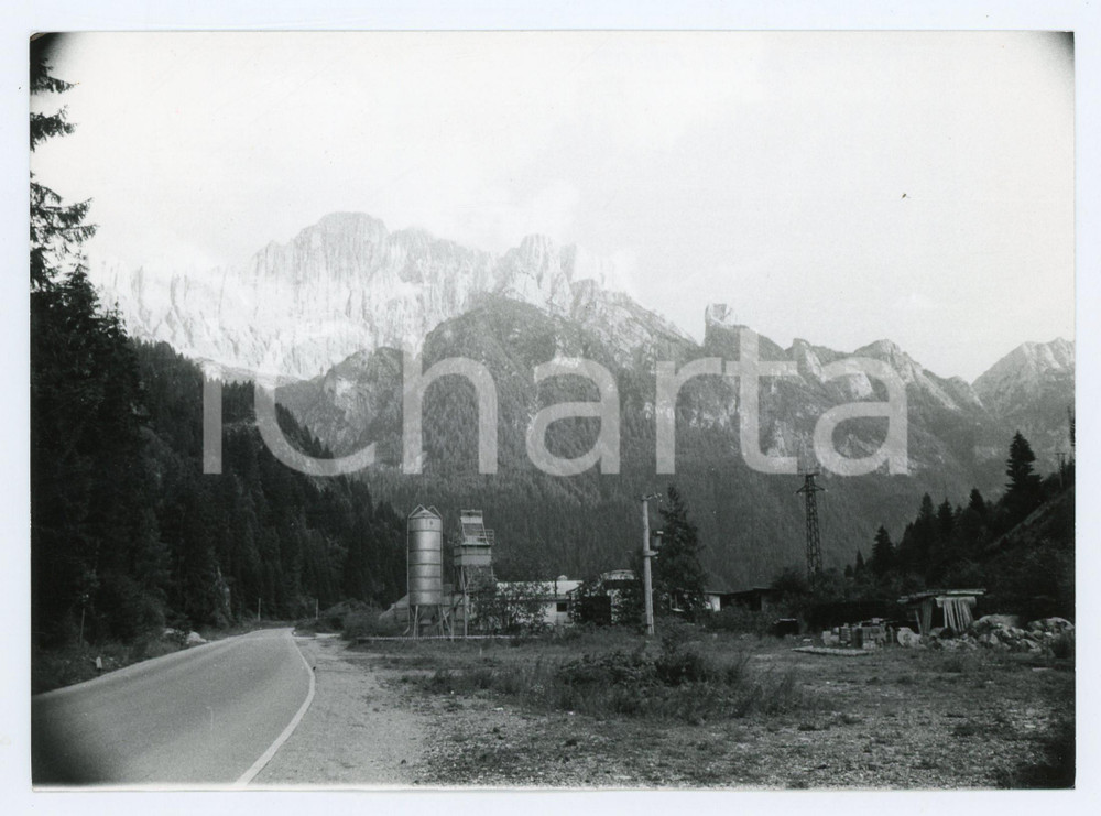 Fotografia d epoca originale 1982 CAPRILE BL Panorama con Monte Civetta e silos  Foto 17x13 cm 1