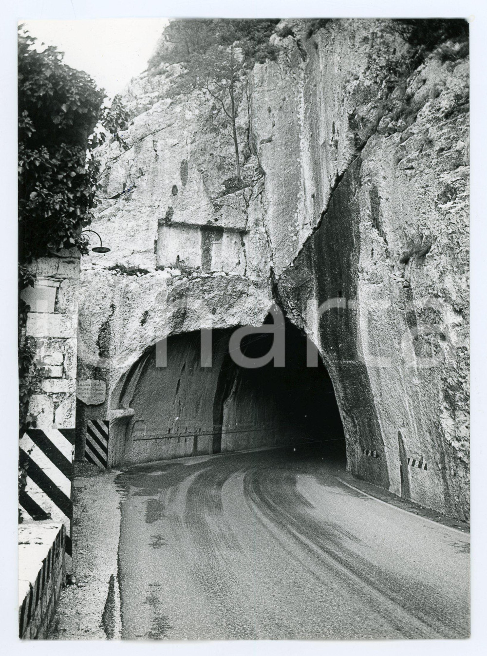 Fotografia d epoca originale 1973 FERMIGNANO  GOLA DEL FURLO Galleria del Furlo  Foto 13x17 cm 1