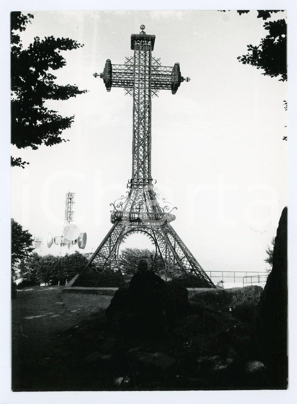 Fotografia d epoca originale 1978 MONTE AMIATA LocalitÃ  Pianello  Grande croce di ferro del 1910 Foto 13x17 1