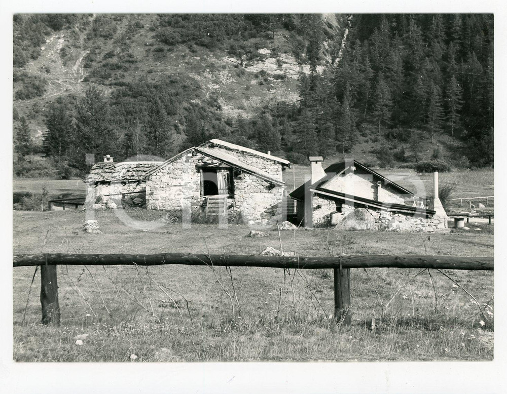 Fotografia d epoca originale 1976 VAL FERRET  VALLE D AOSTA Paesaggio con baite  Foto 17x13 cm 1