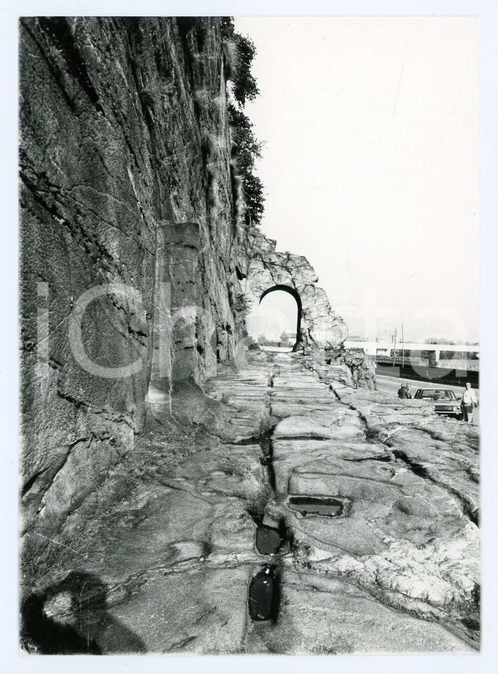 Fotografia d epoca originale 1978 DONNAS  VALLE D AOSTA La strada romana  Foto 13x17 cm 3 1