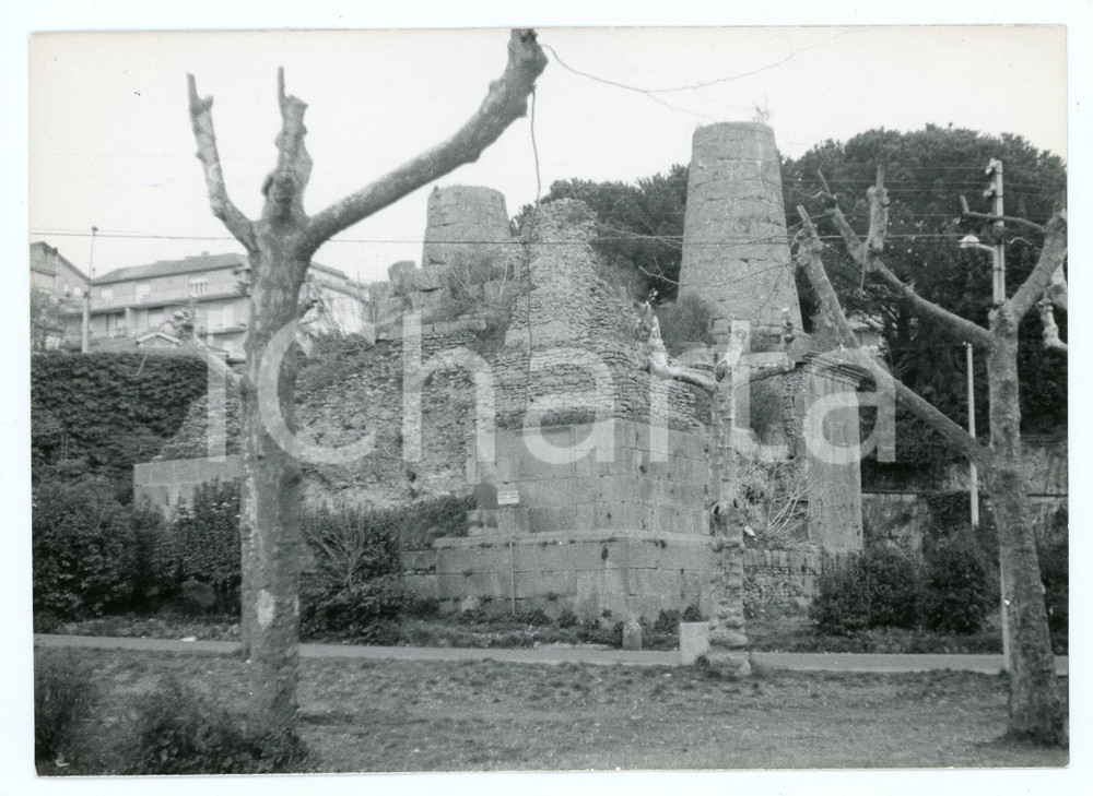 Fotografia d epoca originale 1979 ALBANO LAZIALE Tomba degli Orazi e Curiazi  Foto 17x13 cm 1 1