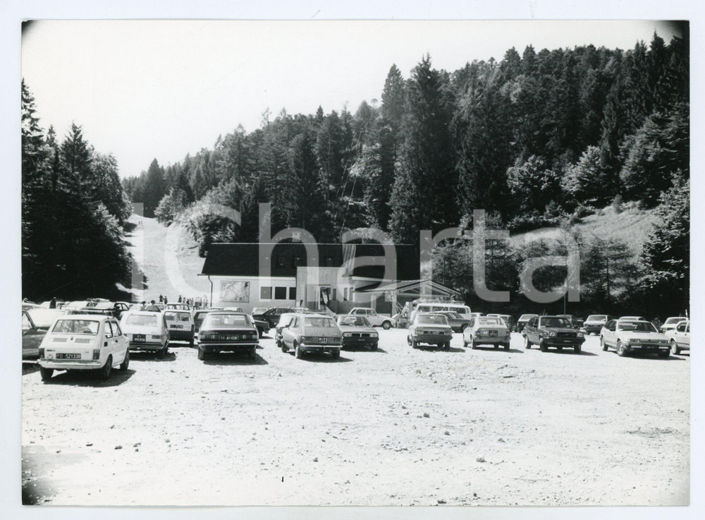 Fotografia d epoca originale 1982 SANTEL  TRENTINO ALTO ADIGE Parcheggio e ufficio turistico  Foto 17x13 cm 1