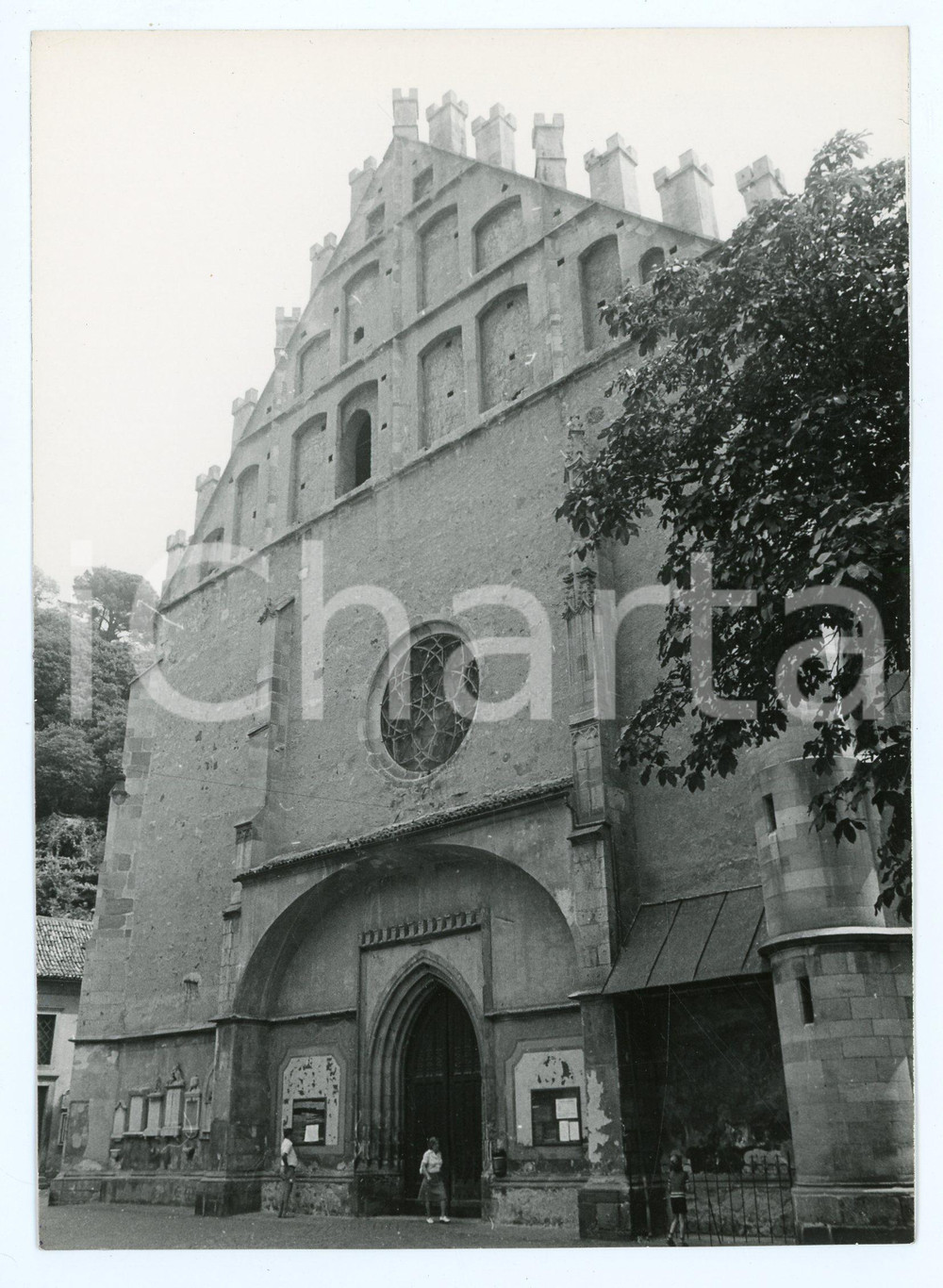 Fotografia d epoca originale 1979 MERANO BZ Turisti davanti alla Chiesa di San NicolÃ²  Foto 13x17 cm 1
