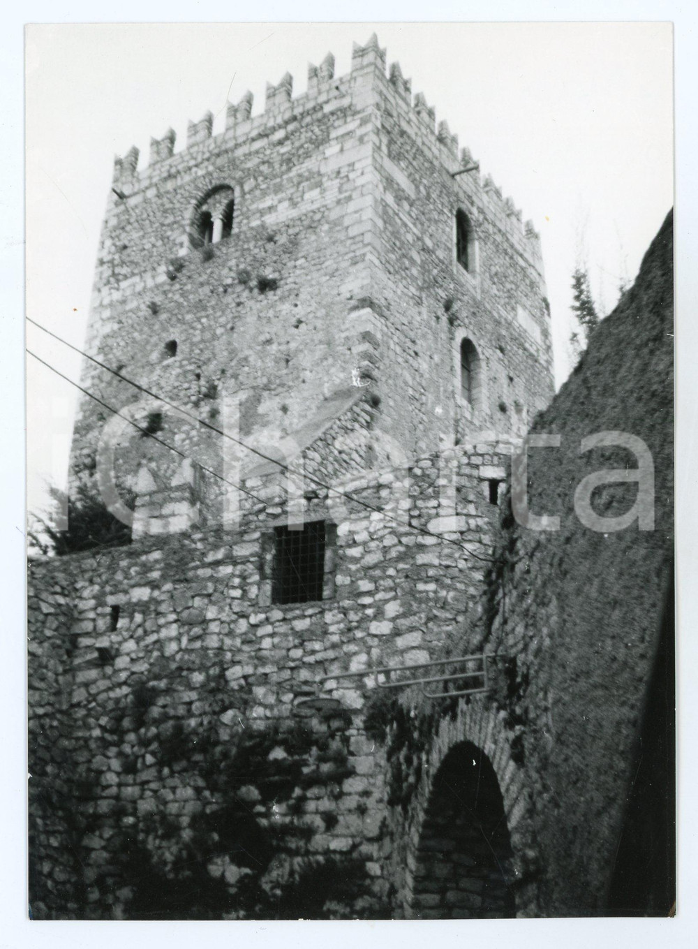 Fotografia d epoca originale 1977 TORRE CAJETANI Castello Teofilatto  Foto 13x17 cm 1