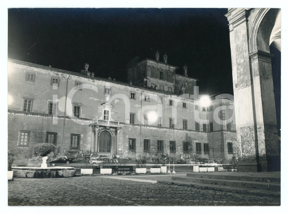 Fotografia d epoca originale 1973 ARICCIA RM Auto parcheggiate davanti a Palazzo Chigi  Foto 17x13 cm 1