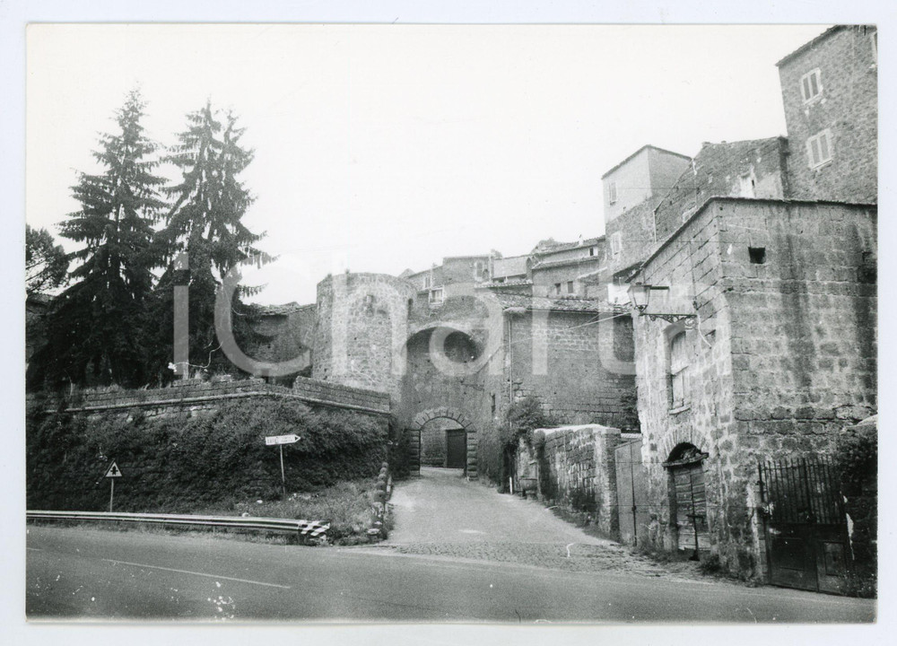Fotografia d epoca originale 1978 SUTRI VT Panorama con Porta Franceta  Foto 17x13 cm 1